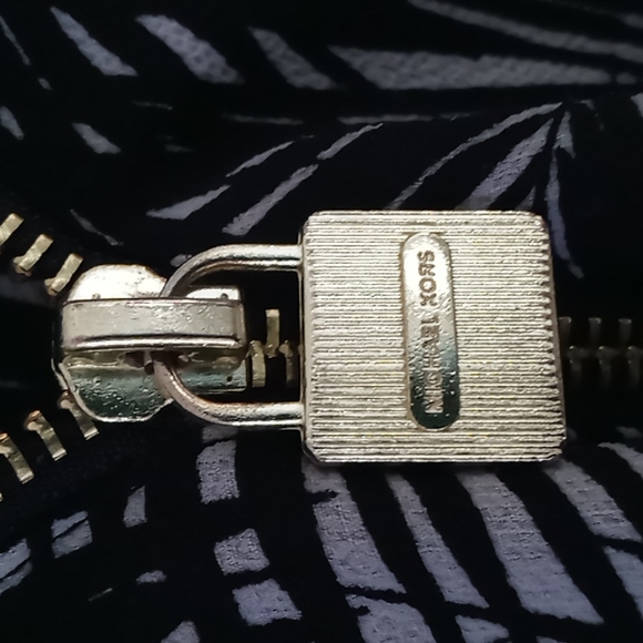 Michael kors black and grey palm leaf design blouse size L/XL - Picture 4 of 7